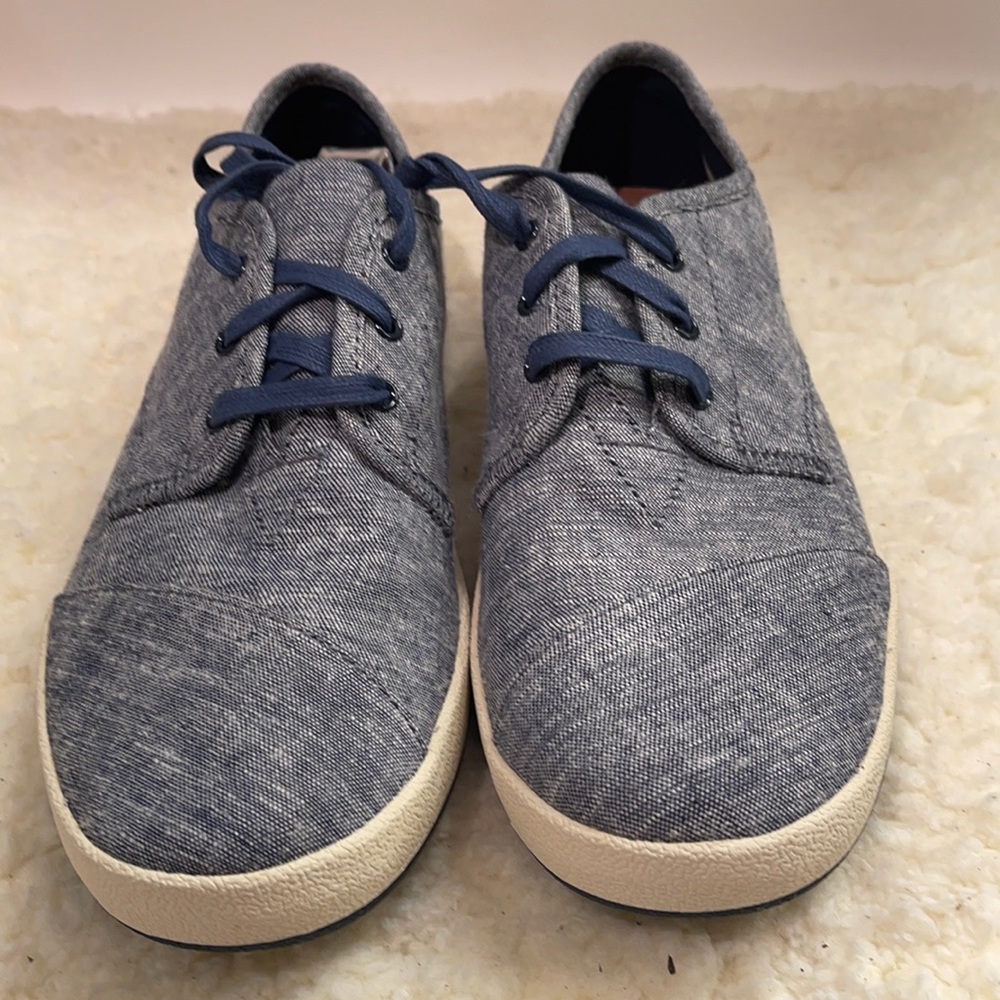 TOMS Sneakers. NWOT.